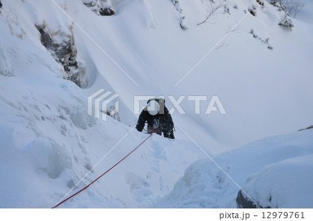 氷壁登攀中 12979761