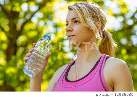 Fit blonde holding her water bottle 12986030