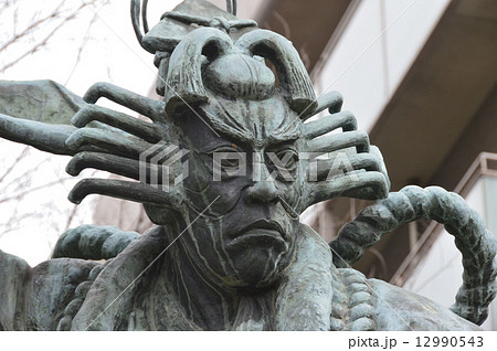 九代目･市川團十郎による「暫(しばらく)」の像（浅草寺／東京都台東区浅草） 12990543