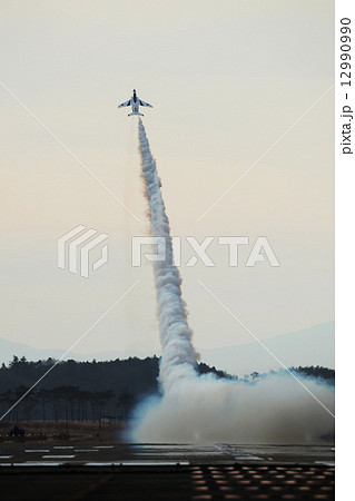 ローアングルキューバンテイクオフ 12990990