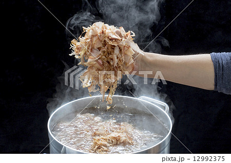 かつお節で出汁取り 12992375