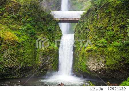 Multnomah Falls in Oregon Multnomah Falls in Oregon 12994129