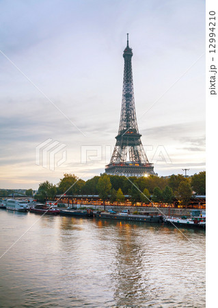 Paris cityscape with Eiffel tower Paris cityscape with Eiffel tower 12994210