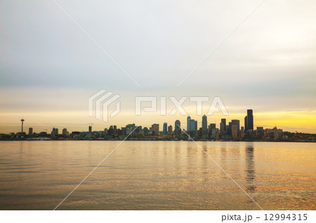 Downtown Seattle cityscape in the morning 12994315