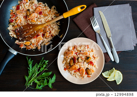 stir fried rice noodles with prawns and mussels 12994898
