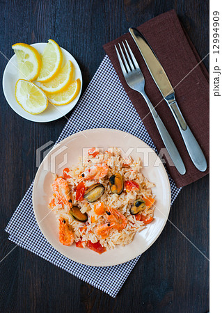 stir fried rice noodles with prawns and mussels stir fried rice noodles with prawns and mussels 12994909