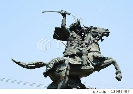 新田義貞の騎馬像(京王線・分倍河原駅前ロータリー/東京都府中市片町) 新田義貞の騎馬像(京王線・分倍河原駅前ロータリー/東京都府中市片町) 12995497