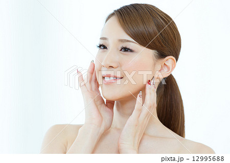 肌の綺麗な女性 肌の綺麗な女性 12995688