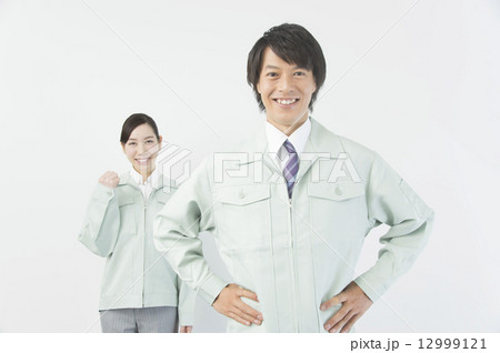 自信満々の作業員男女 自信満々の作業員男女 12999121