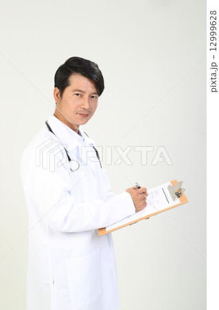 Male Doctor Writing Report on Clipboard Side faceing forward Male Doctor Writing Report on Clipboard Side faceing forward 12999628
