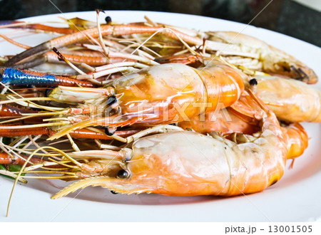 Grilled shrim ready to be serve 13001505