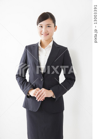 スーツ姿の女性の写真素材