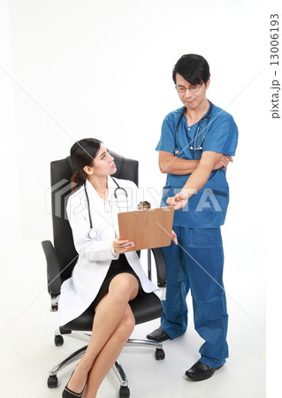 Doctors study and discuss report Doctors study and discuss report 13006193