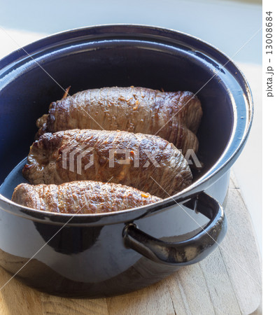 Roulade of beef in pan with sauce 13008684