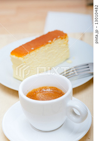 italian espresso coffee and cheese cake 13010482