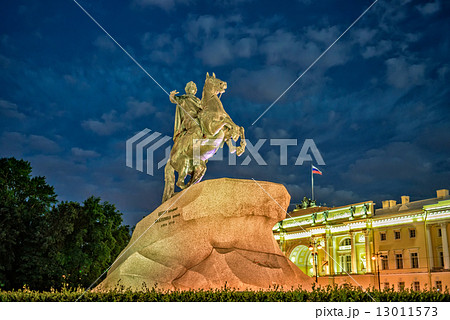 Bronze horsman - statue of Peter the Great in St. Petersburg 13011573