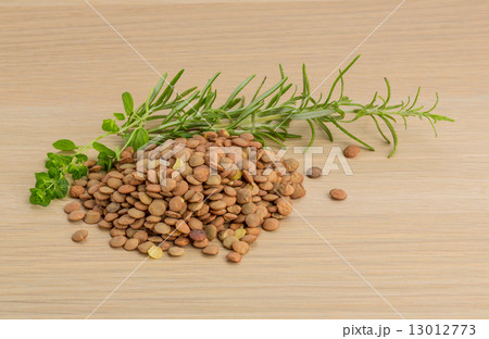 Raw lentils 13012773