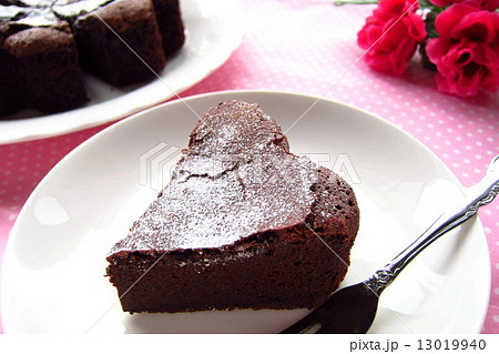 バレンタインデーにガトーショコラ 13019940