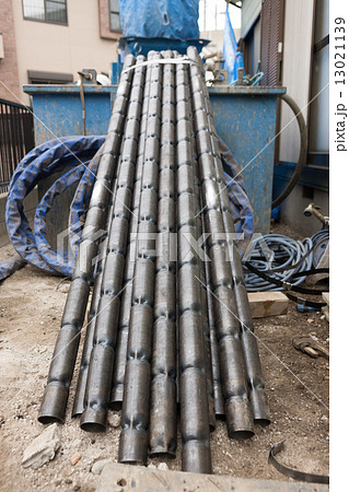 住宅の地盤改良工事用の鋼杭 13021139