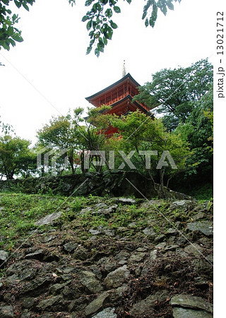 三重塔(青岸渡寺/和歌山県東牟婁郡那智勝浦町那智山) 三重塔(青岸渡寺/和歌山県東牟婁郡那智勝浦町那智山) 13021712