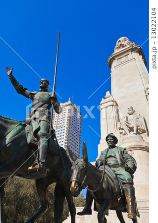 Don Quixote and Sancho Panza statue - Madrid Spain 13022104