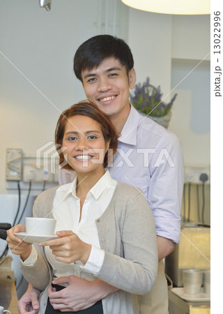 Asian , Young Couple , Cafe 13022996