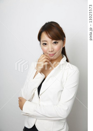 悩む 女性 悩む 女性 13025573