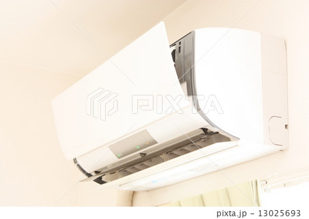 暖房や冷房用で使う節電型エアコン 13025693