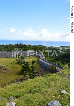 今帰仁城･主郭外側の石垣（沖縄県国頭郡今帰仁村） 13026876
