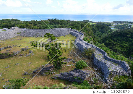 今帰仁城･主郭外側の石垣（沖縄県国頭郡今帰仁村） 13026879
