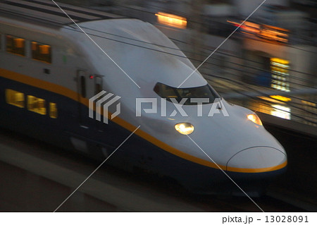 夕暮れの東北新幹線/上越新幹線E4系(旧塗装・流し撮り) 夕暮れの東北新幹線/上越新幹線E4系(旧塗装・流し撮り) 13028091