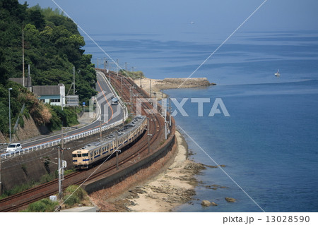 周防大橋から望む山陽本線115系の写真素材