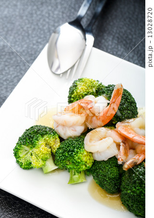 Gravy and Shrimp with broccoli Gravy and Shrimp with broccoli 13028720