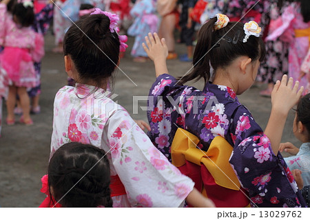 幼稚園の盆踊り 13029762