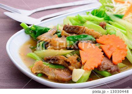 Fried kale with crispy pork 13030448