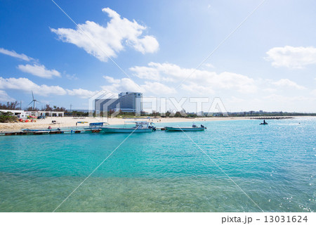 沖縄のビーチ・残波ビーチ 13031624