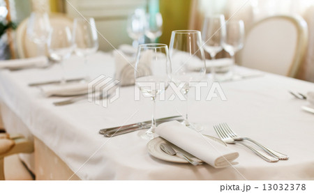 restaurant interior restaurant interior 13032378