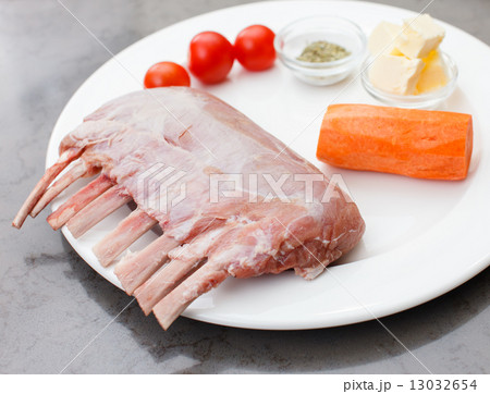 Raw lamb chops Raw lamb chops 13032654