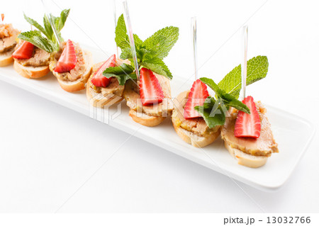 appetizer with strawberry 13032766