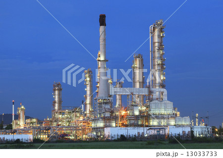 beautiful twilight time in evening of oil refinery plant in heav beautiful twilight time in evening of oil refinery plant in heav 13033733