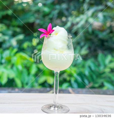 coconut smoothies 13034636