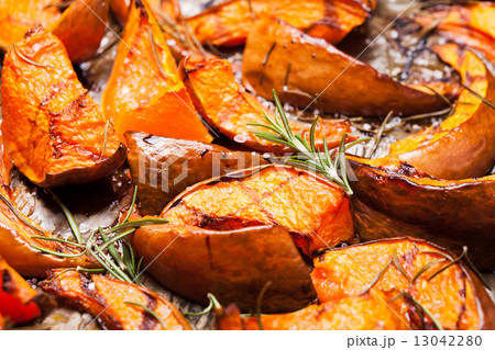 Baked pumpkin 13042280