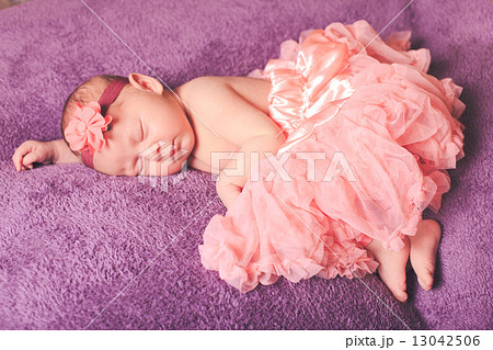 Newborn girl Newborn girl 13042506