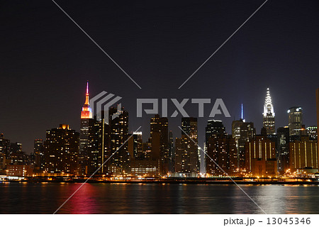 ロングアイランドシティーから見たマンハッタンの夜景 ロングアイランドシティーから見たマンハッタンの夜景 13045346
