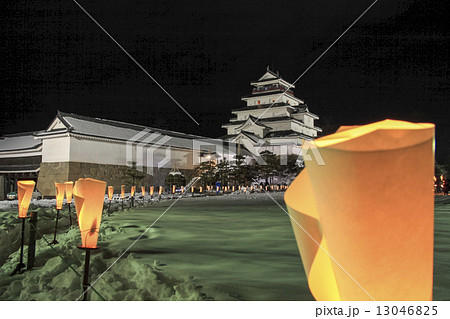 鶴ヶ城の雪（雪蛍） 13046825
