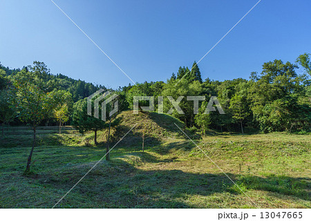 夏の春日山城の番所跡 夏の春日山城の番所跡 13047665