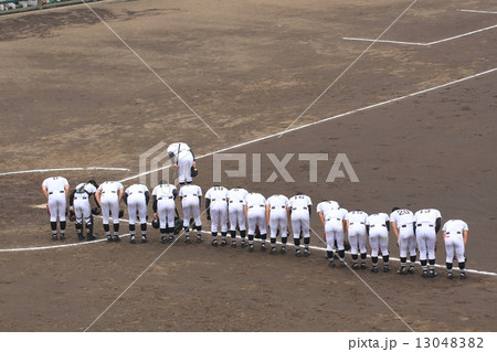 シートノックが終わり挨拶する選手達 シートノックが終わり挨拶する選手達 13048382