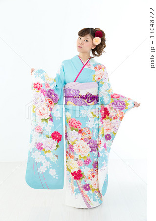振袖の女性 振袖の女性 13048722
