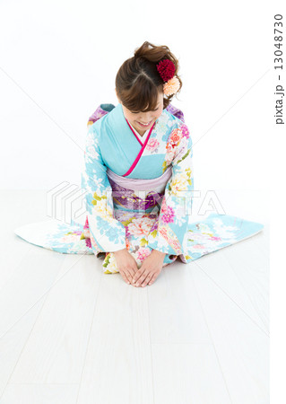 振袖の女性 振袖の女性 13048730