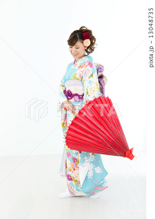 振袖の女性 13048735
